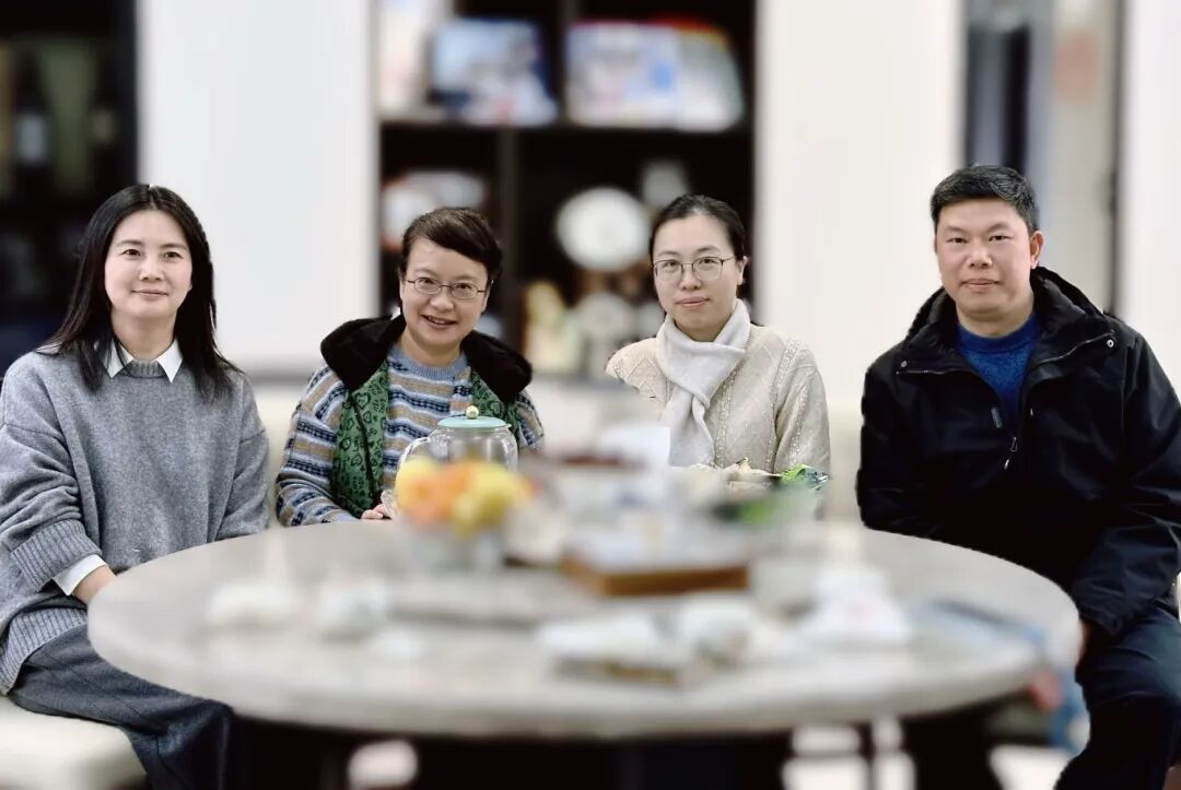 情意暖新春，心系老同志 | 国教学院开展退休老同志慰问活动