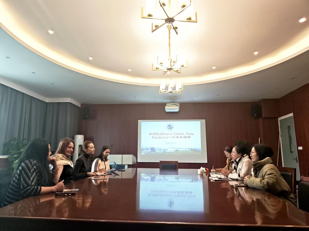 携手促交流，共筑新桥梁——俄罗斯高中校长及英国教育机构代表等一行莅临我校参访交流