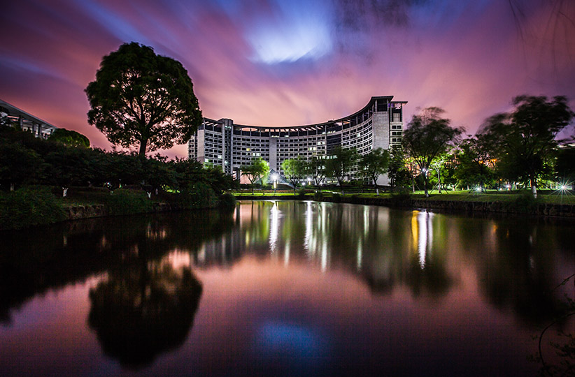 综合楼夜景